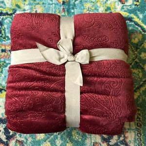 NWT Bed Bath & Beyond Sherpa Throw Blanket
